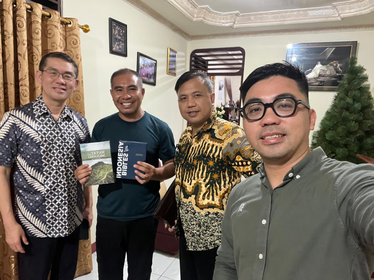 Pertemuan tim BFI dengan pendeta GMIH Sinode di Tobelo