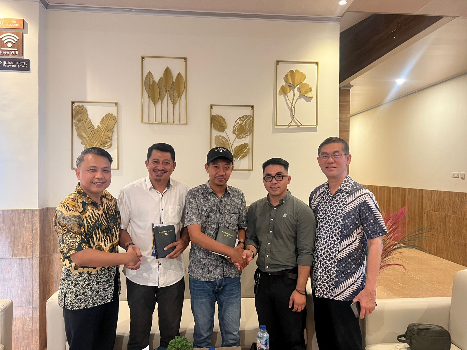 Pertemuan tim BFI dengan Sekretaris DPC Halmahera Utara dan GAMKI